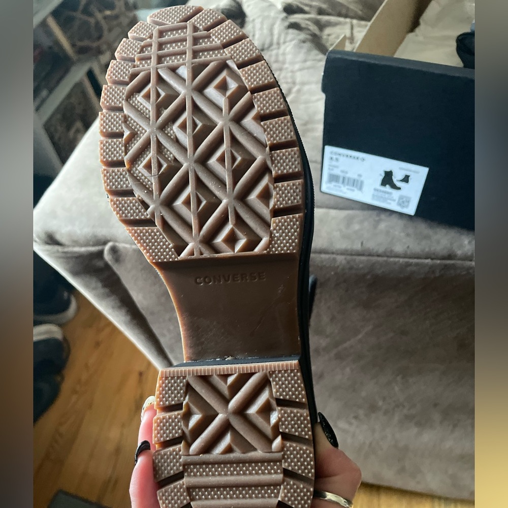 8.5 RUNS ONE SIZE BIGGER . Would fit someone who is 9.5 or9 worn for one hour .